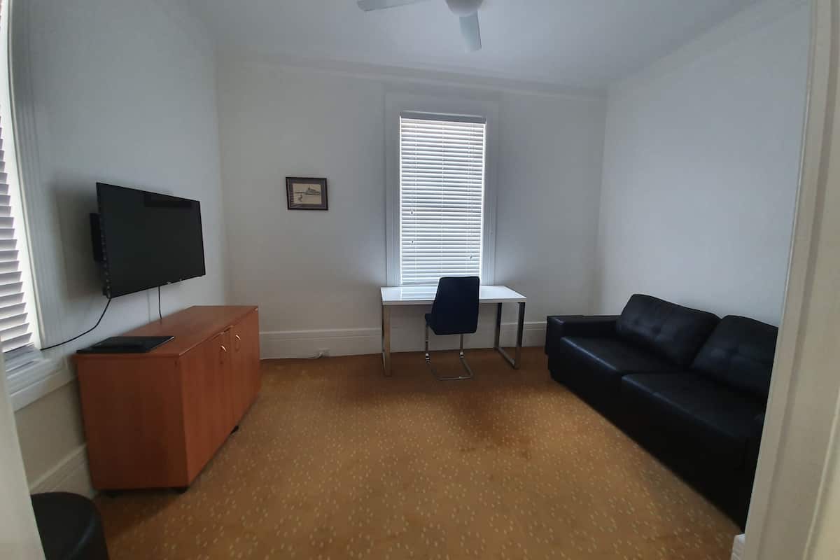 room 19 top floor apartment | iron/ironing board, free wifi, bed sheets