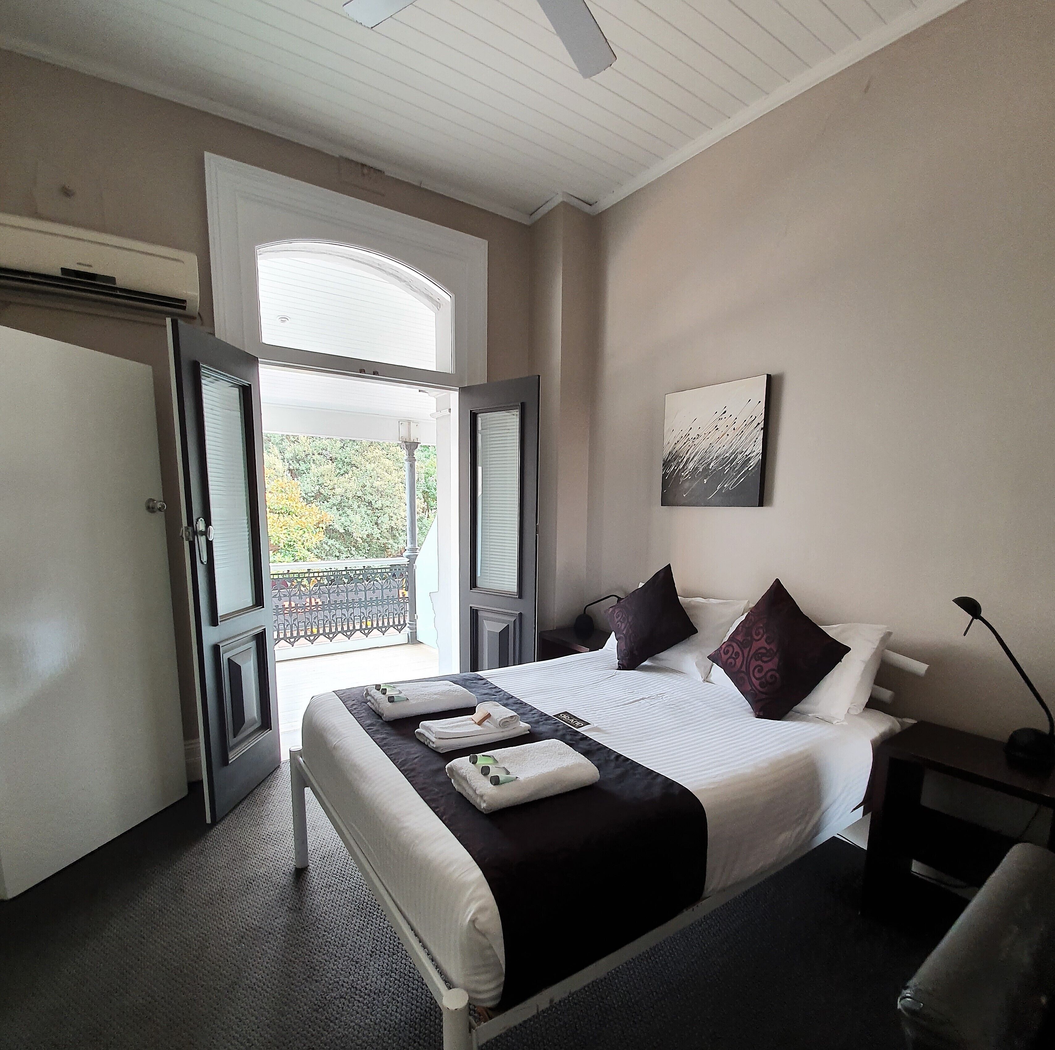 double room 8 | iron/ironing board, free wifi, bed sheets