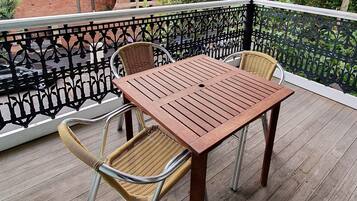 Queen Room 4 | Terrace/patio