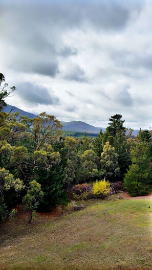 Exterior - Macedon Ranges Hotel & Spa (Macedon)