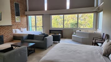 جناح إستديو عائلي - بحوض استحمام بنظام دفع المياه - منظر للجبل | إطلالة الغرفة