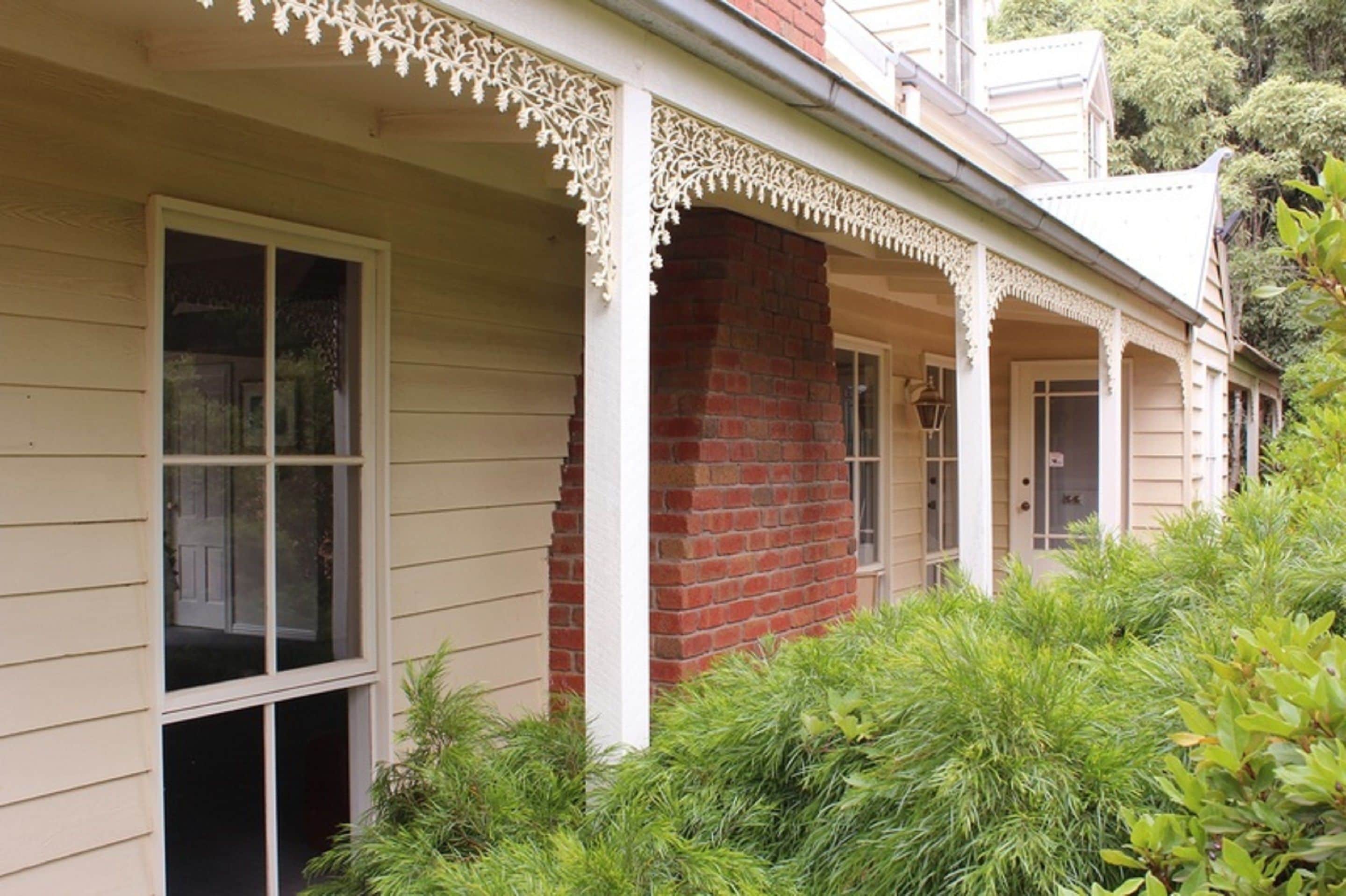 farmhouse cottage | 1 bedroom, free minibar items, desk, iron/ironing board