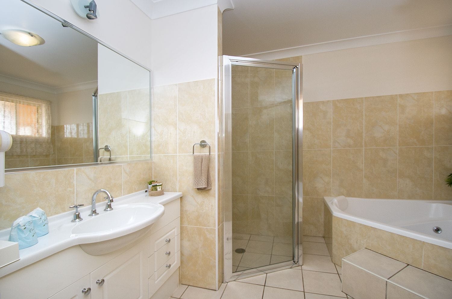 Executive Room, Non Smoking, Kitchenette (Executive spa room) | Bathroom | Free toiletries, hair dryer, towels