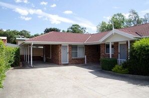 Front of property - Baybrook Motor Inn & Apartments (Muswellbrook)