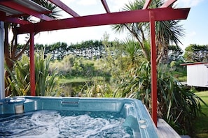 Bain à remous extérieur