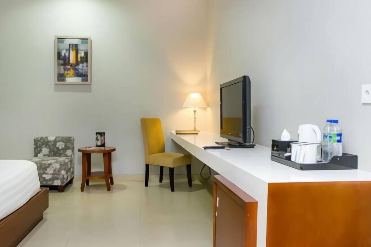 Minibar, coffres-forts dans les chambres, bureau, Wi-Fi gratuit