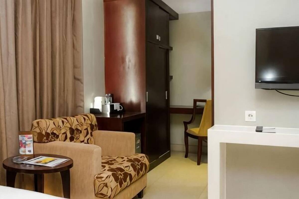 Living area | Flat-screen TV