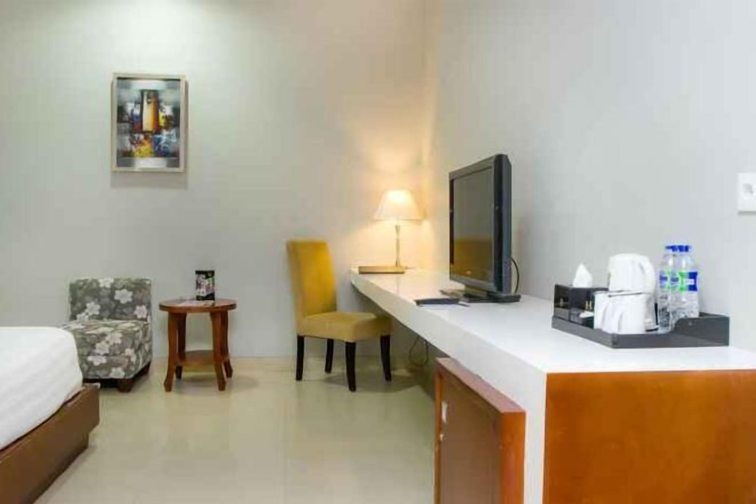 Minibar, in-room safe, desk, free WiFi