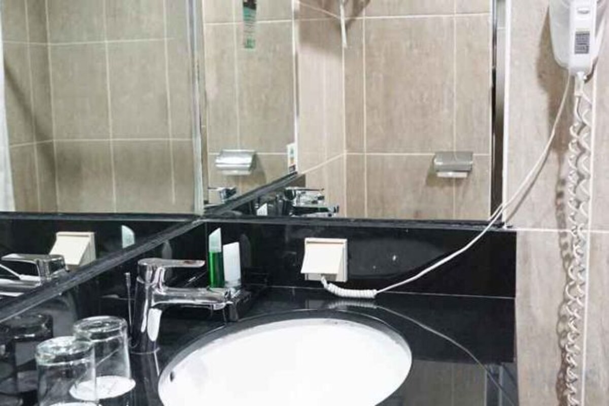 Bathroom | Free toiletries, hair dryer, bathrobes, slippers