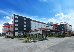 Front of property - Grand Hatika Hotel (Tanjung Pandan)