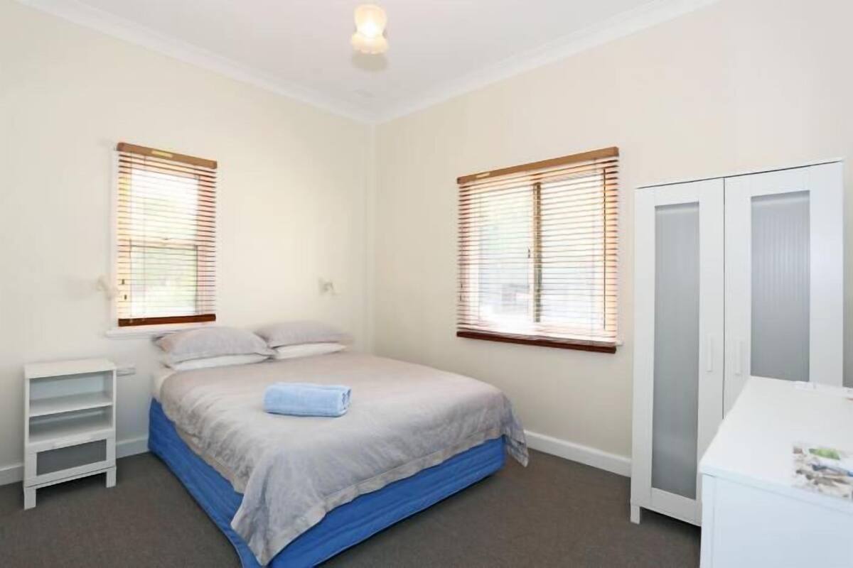 1 bedroom, premium bedding, free WiFi