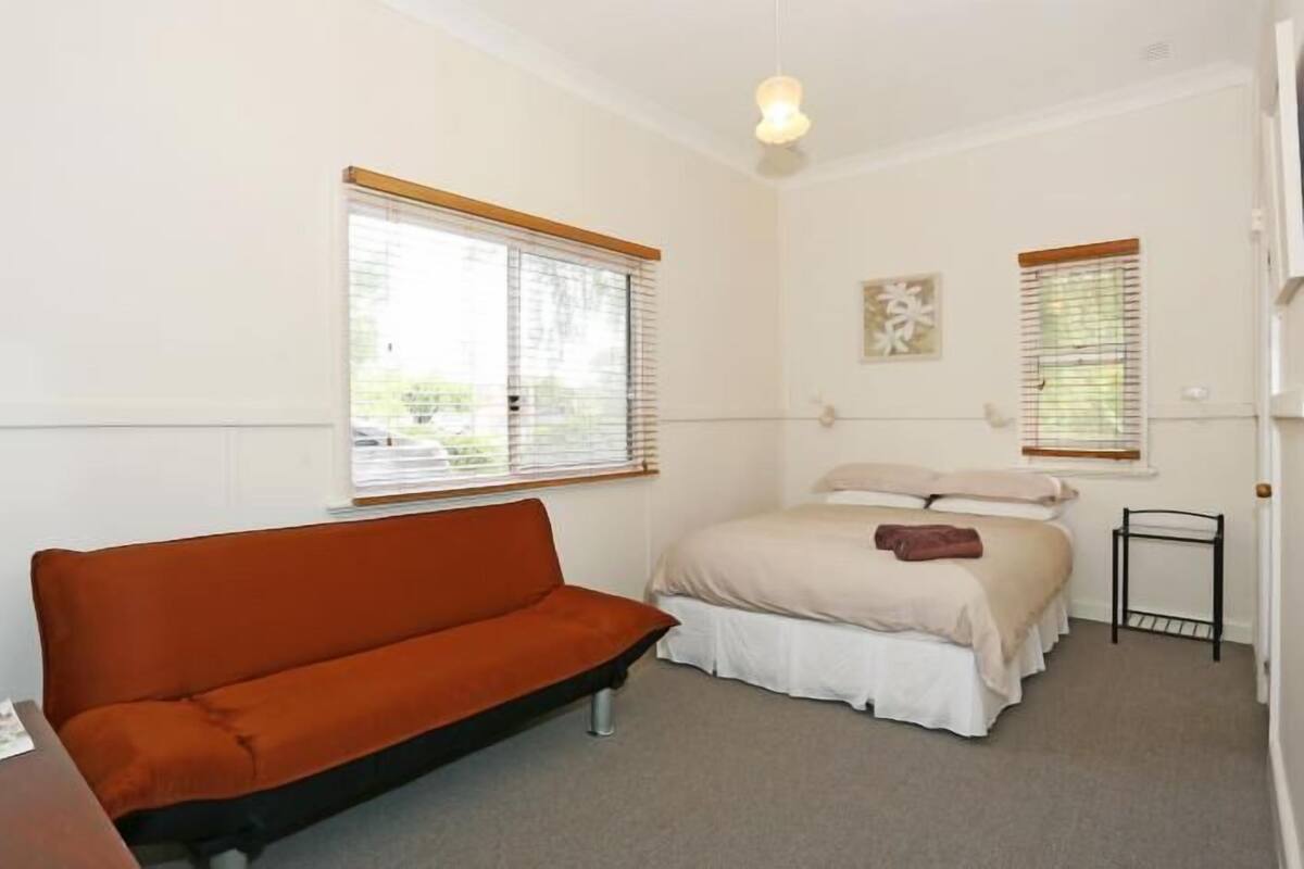 1 bedroom, premium bedding, free WiFi