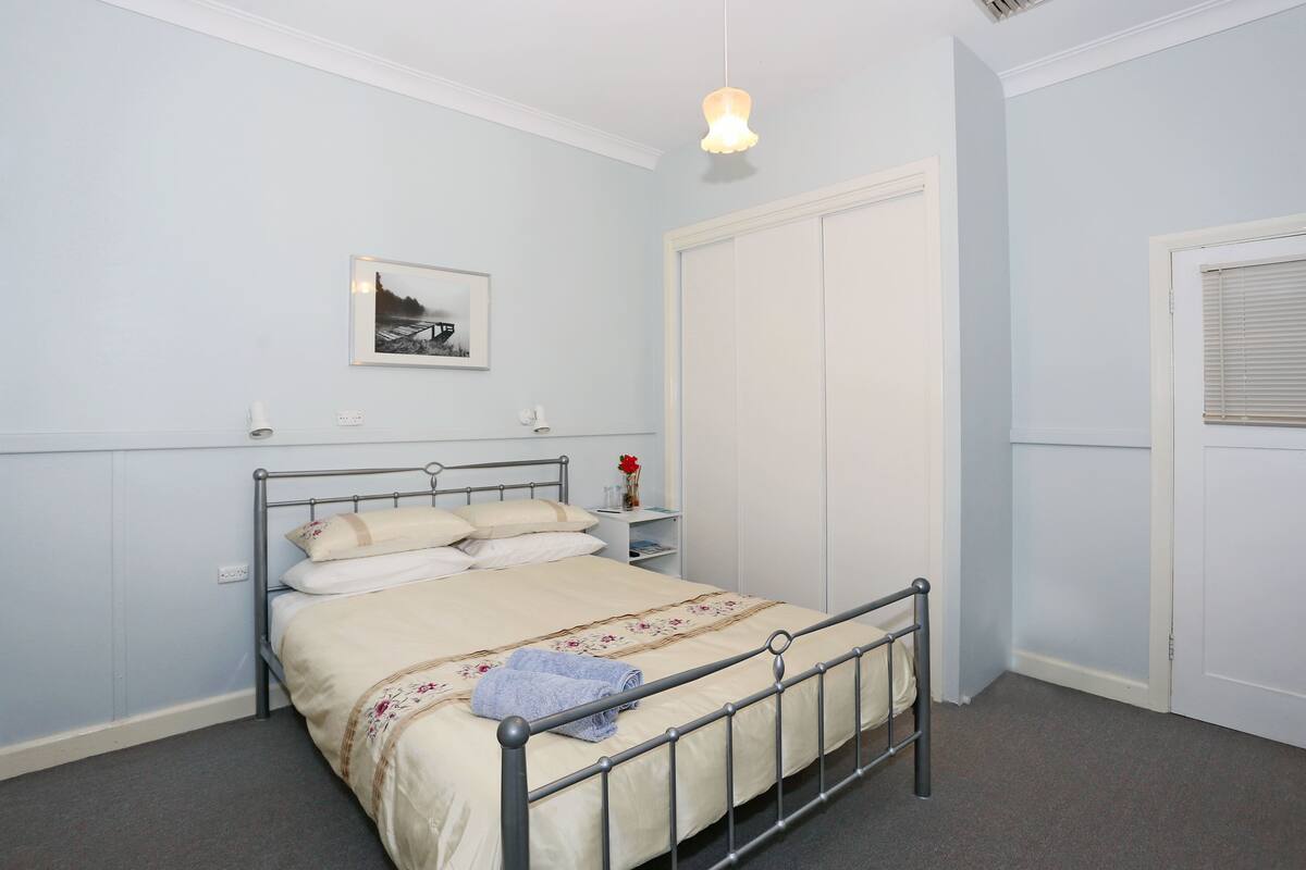 1 bedroom, premium bedding, free WiFi