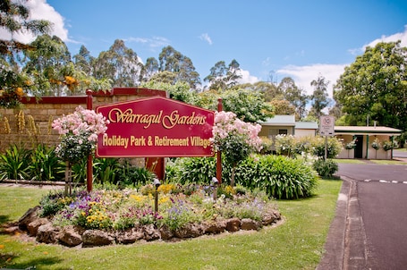 Property grounds. Warragul Gardens Holiday Park