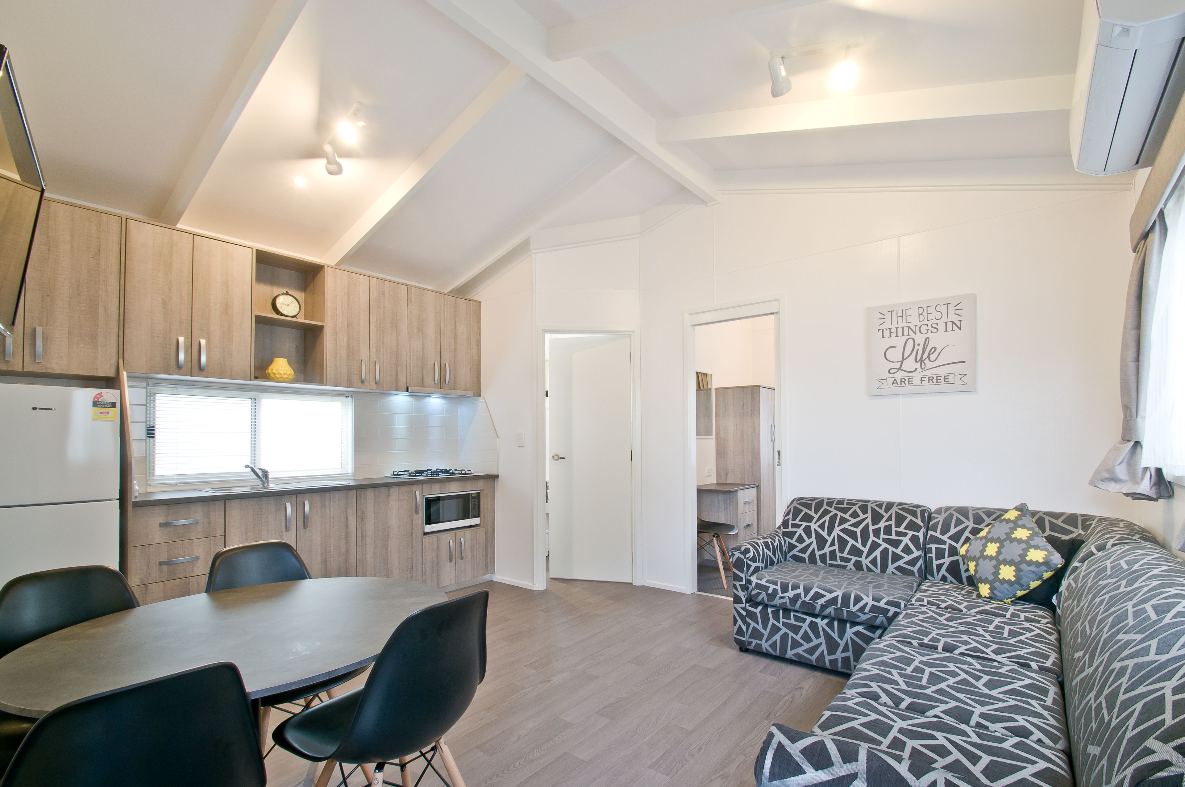 Superior Cabin, 2 Bedrooms, Kitchenette (Superior Cabin) | Living area | Flat-screen TV