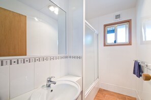 Bathroom - Warragul Gardens Holiday Park (Warragul)