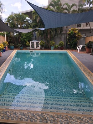 Outdoor pool - Capricornia Motel (Fannie Bay)