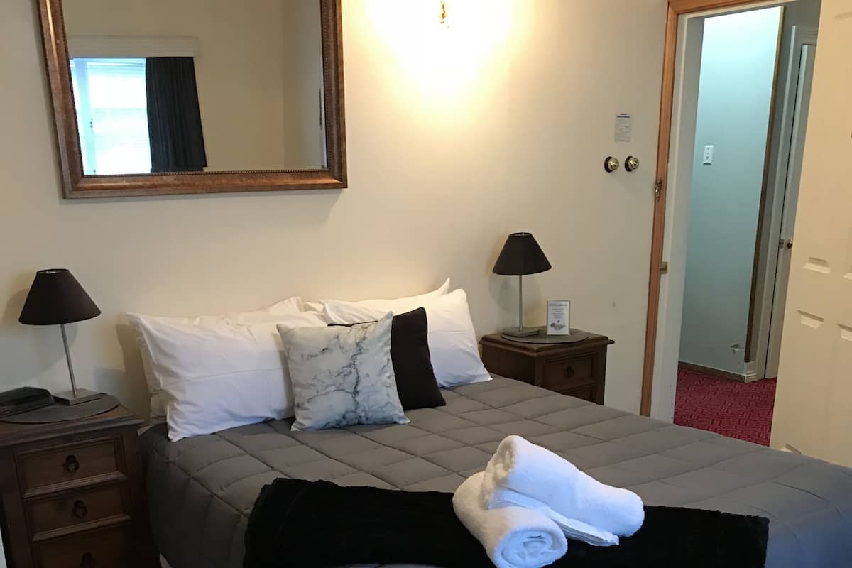 9 chambres, couette en duvet d'oie, fer et planche à repasser