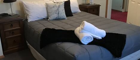 Standard Room, 1 Queen Bed, Non Smoking