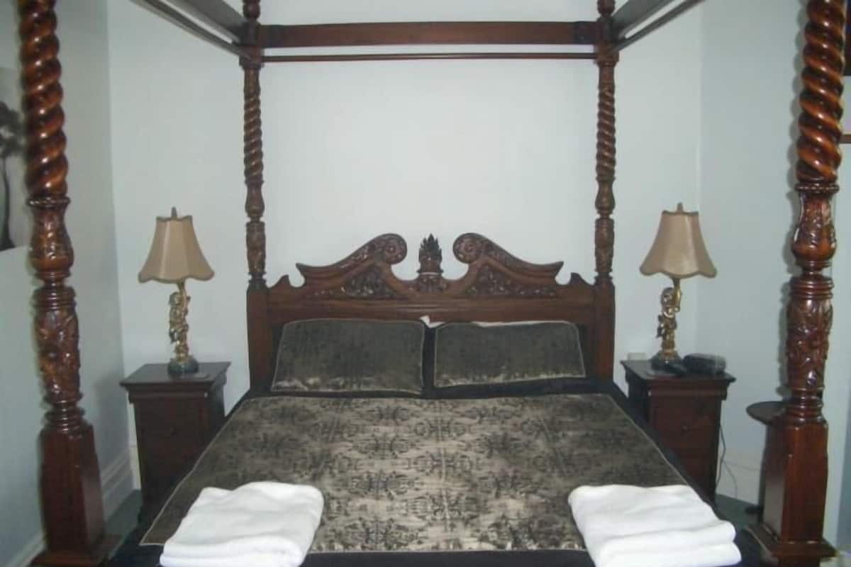 9 chambres, couette en duvet d'oie, fer et planche à repasser