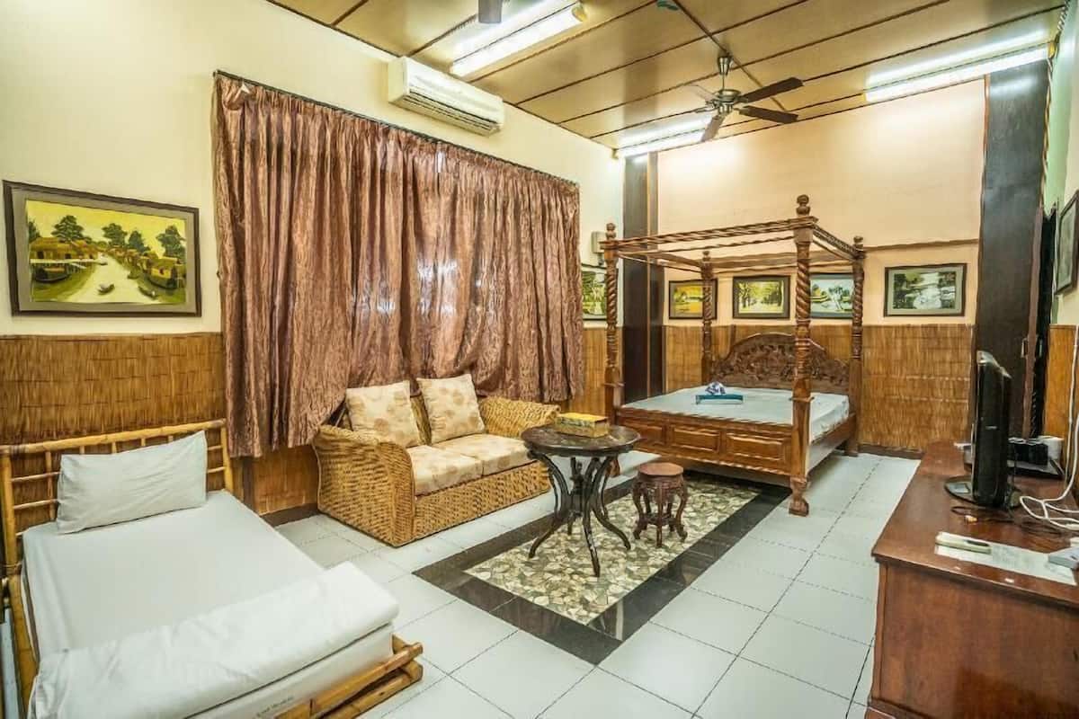 In-room safe, individually decorated, individually furnished, desk