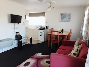 Standard Suite, 2 Bedrooms, Non Smoking, Kitchenette | Desk, iron/ironing board, free WiFi, bed sheets - Rose Court Motel, Rotorua (Rotorua)