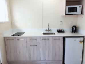 Standard Studio, Non Smoking, Kitchenette (Large Studio) | Desk, iron/ironing board, free WiFi, bed sheets - Rose Court Motel, Rotorua (Rotorua)