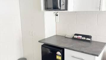 Camera Standard, non fumatori, angolo cottura (Standard Studio Units) | Cucina privata | Frigorifero, microonde, macchina per tè/caffè, bollitore elettrico