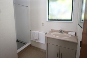 Standard Room, Non Smoking, Kitchenette (Standard Studio Units) | Bathroom | Shower, free toiletries, hair dryer, towels