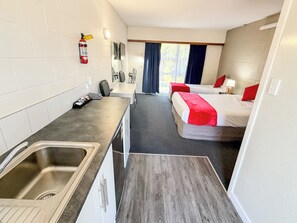 ห้องซูพีเรียทริปเปิล, 1 ห้องนอน, ห้องครัว | ครัวส่วนตัว | ตู้เย็น, ไมโครเวฟ, เครื่องชงกาแฟ/ชา, กาต้มน้ำไฟฟ้า