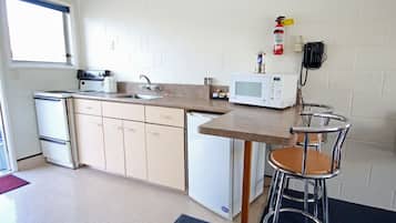 標準開放式客房, 非吸煙房, 廚房 (Kitchen Studio Units) | 私人廚房 | 電冰箱、微波爐、咖啡機/沖茶器、電熱水壺