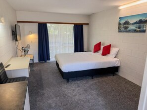 Standard Studio, Non Smoking, Kitchen (Kitchen Studio Units) - Midway Pacifica Lodge (Lower Hutt)