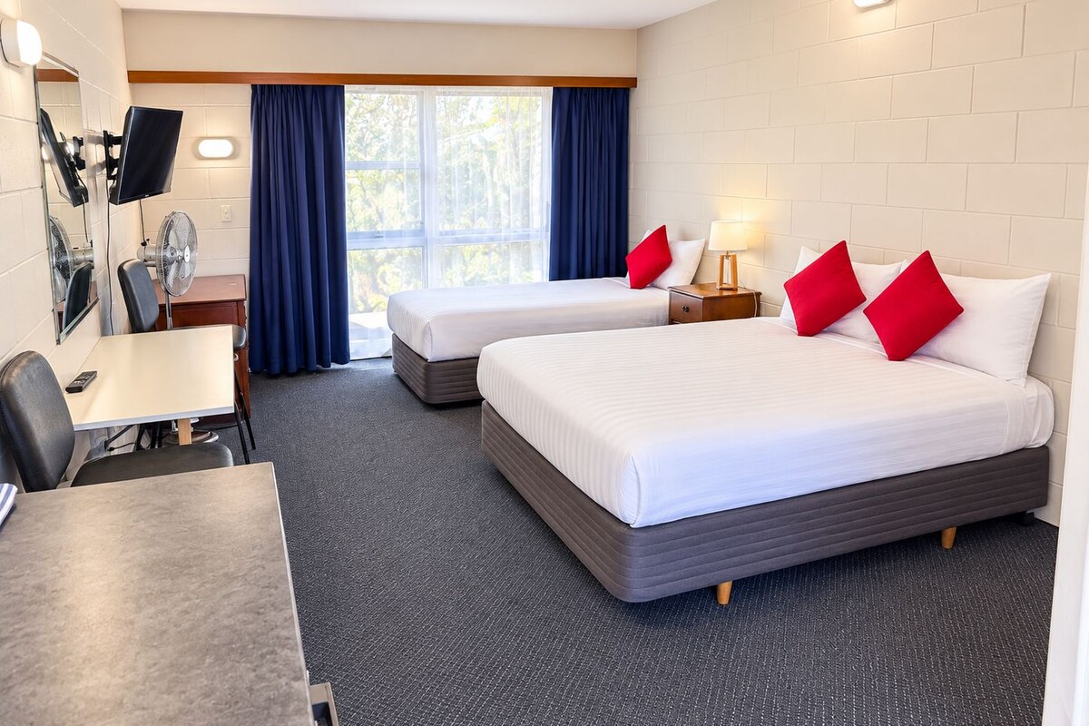 Superior Triple Room, 1 Bedroom, Kitchen | Blackout drapes, WiFi (free)
