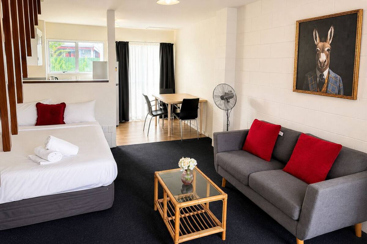 Family Suite, 2 Bedrooms, Non Smoking, Kitchen (Family Units) | Living area | 32-inch flat-screen TV with digital channels, TV