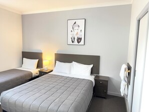 Estudio ejecutivo (Executive Queen) | Tabla de planchar con plancha, wifi gratis y ropa de cama 