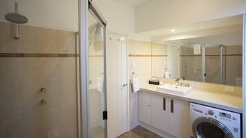 Sky Pavilion | Bathroom