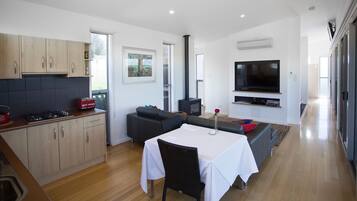 Full-sized fridge, microwave, stovetop, dishwasher