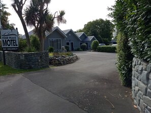 Property entrance - Four Peaks Motel (Geraldine)