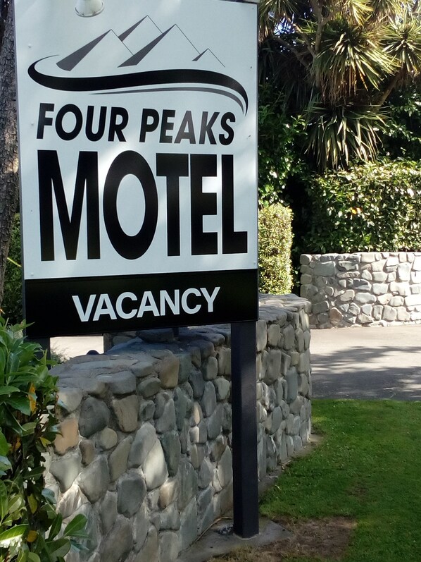 Front of property - Four Peaks Motel (Geraldine)