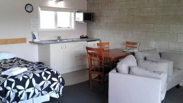 Standard Studio, Accessible | Private kitchenette | Fridge, coffee/tea maker, cookware/dishes/utensils
