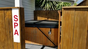 Spa - Abbey Court Motel (Coromandel)