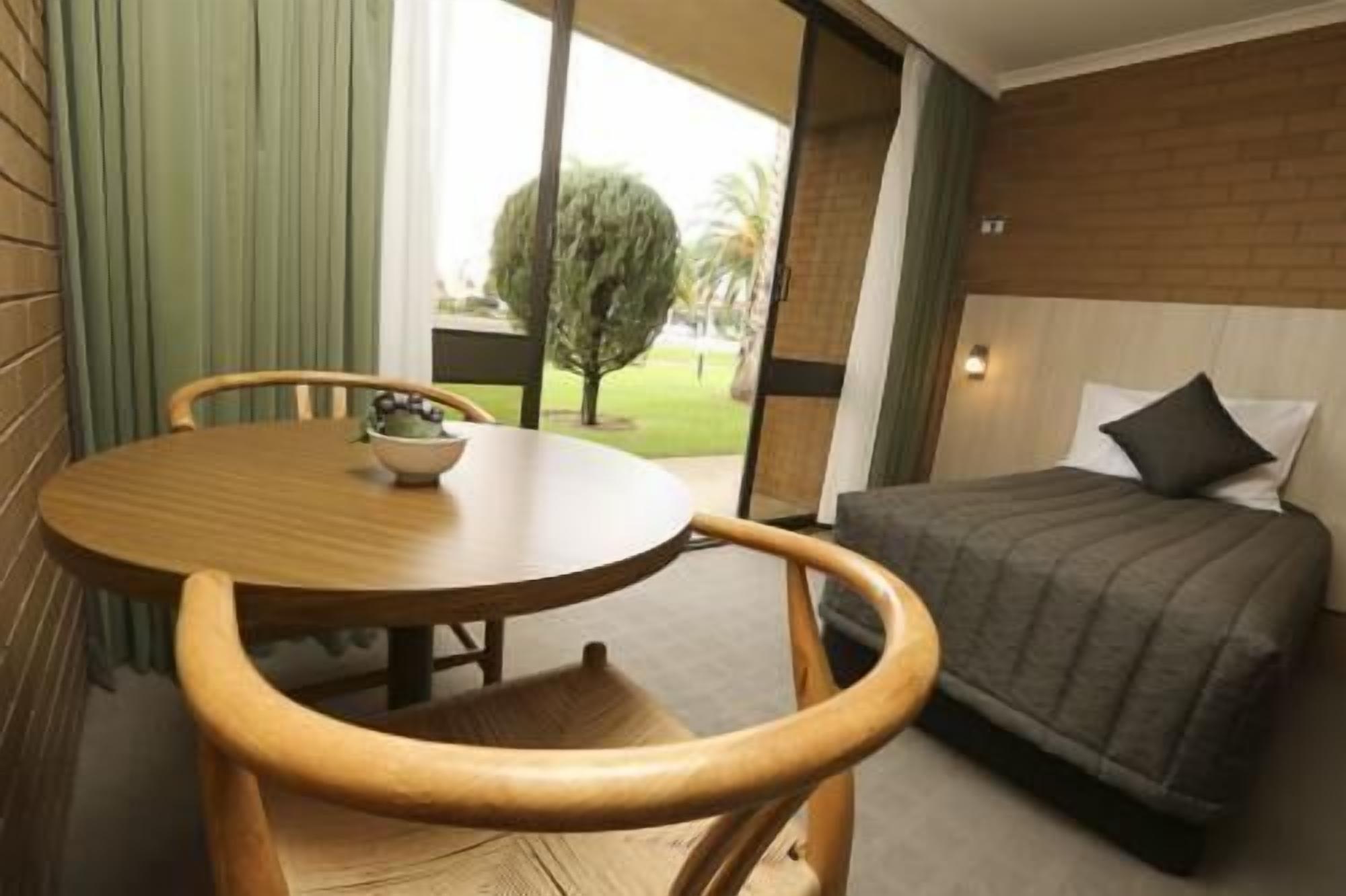 Renovated Twin | Free WiFi