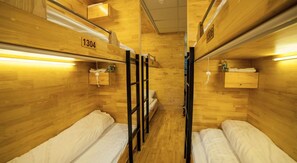 Fælles sovesal (Bed in 6-Beds Shared Dorm) | Pengeskab på værelset, mørklægningsgardiner, lydisolering, gratis Wi-Fi