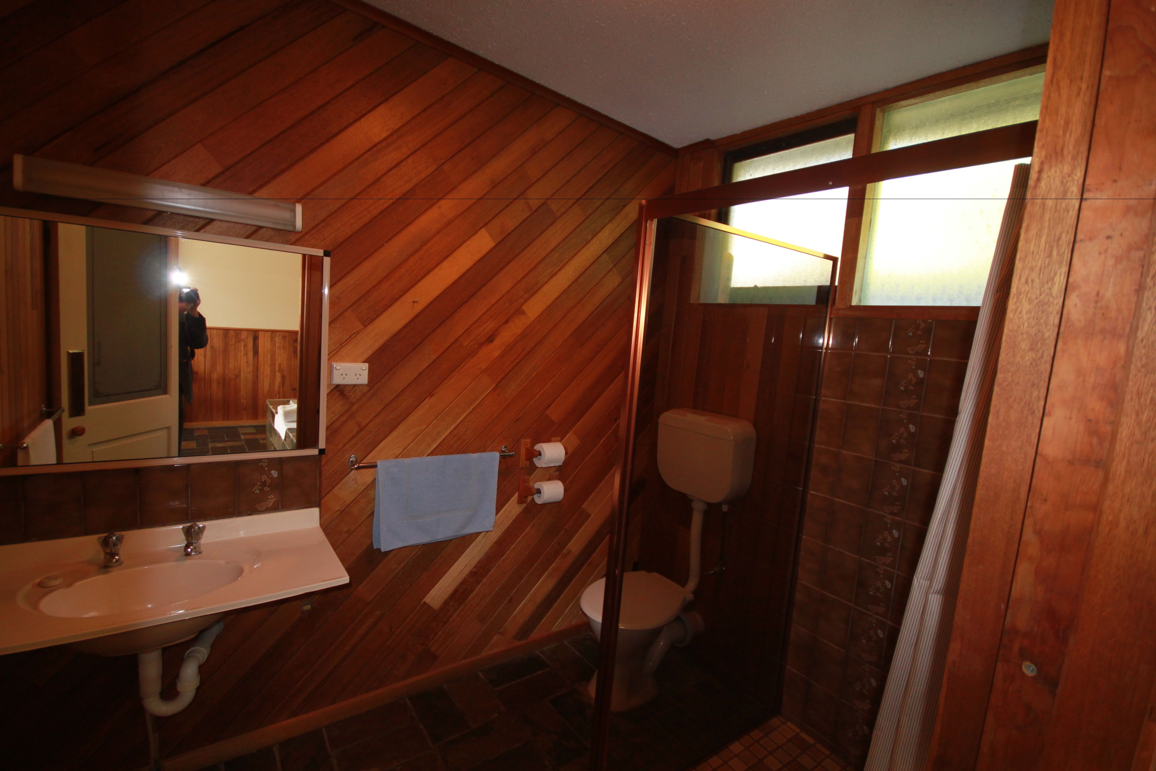 豪華客房, 1 張特大雙人床, 雪櫃和微波爐 (King Spa) | 浴室 | 免費梳洗用品、風筒、提供毛巾、番梘