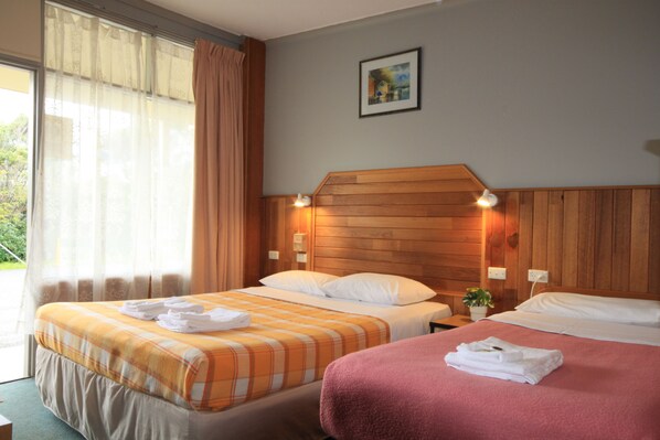 Standaard suite, 1 slaapkamer, niet-roken, koelkast & magnetron | Een bureau, een strijkplank/strijkijzer, babybedden (toeslag)