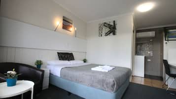 1 habitación, escritorio, tabla de planchar con plancha y wifi gratis