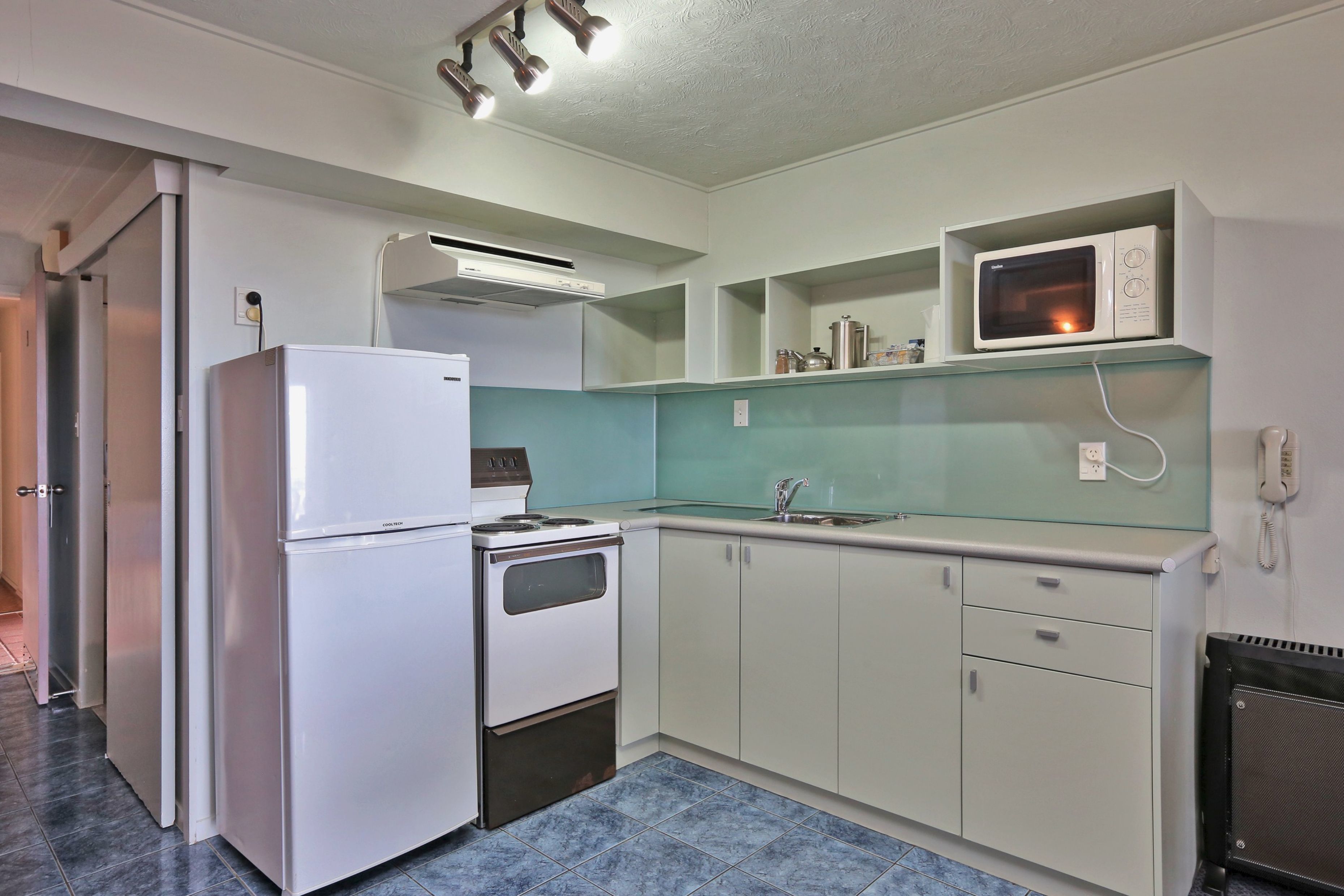 Microwave, coffee/tea maker, electric kettle