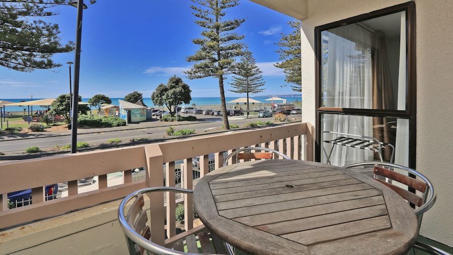 Edgewater Motor Lodge