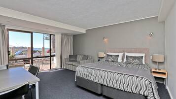 Desk, soundproofing, iron/ironing board, free WiFi