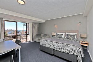 Desk, soundproofing, iron/ironing board, free WiFi